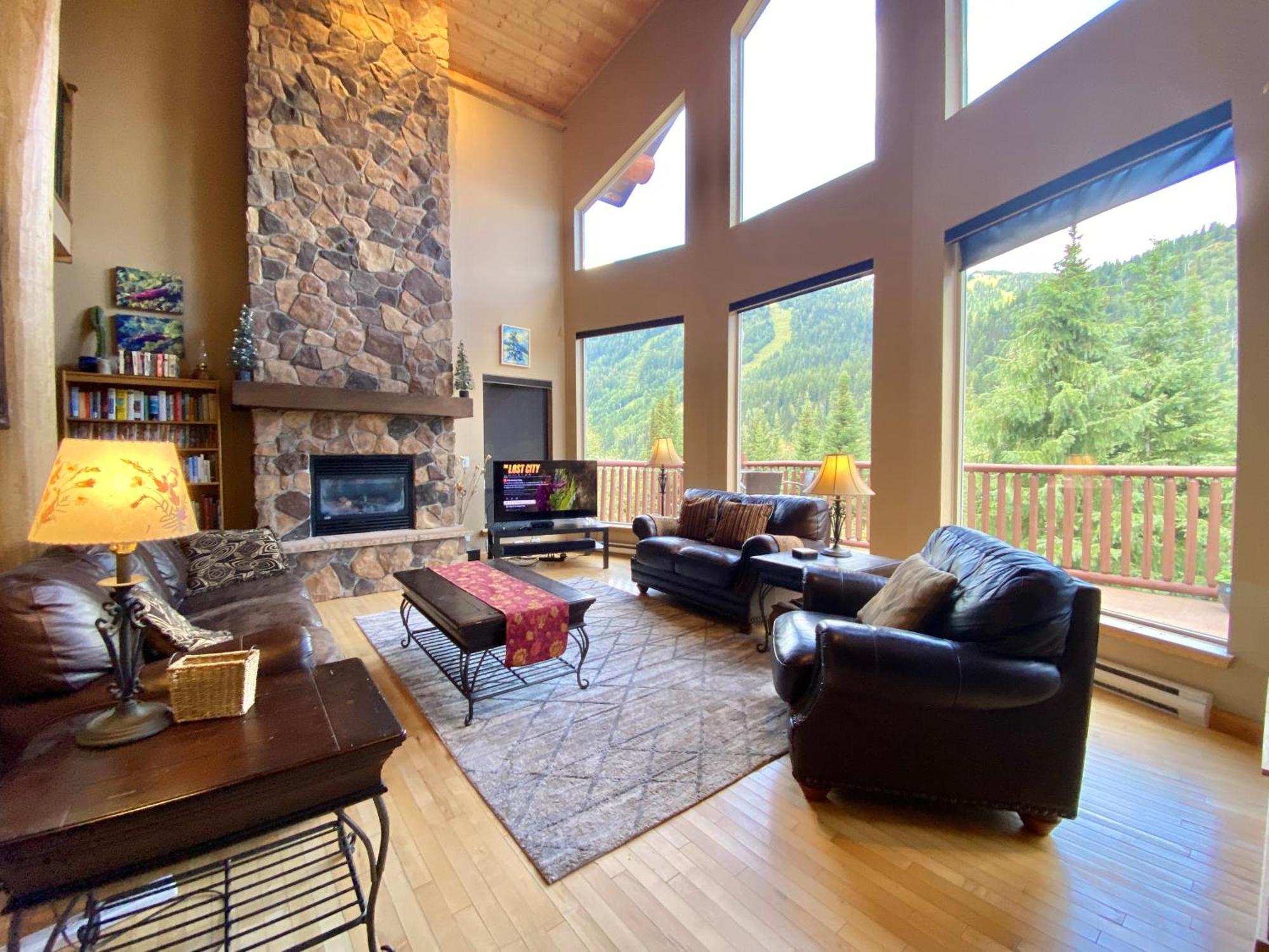 Morrisey Chalet At Sun Peaks Εξωτερικό φωτογραφία