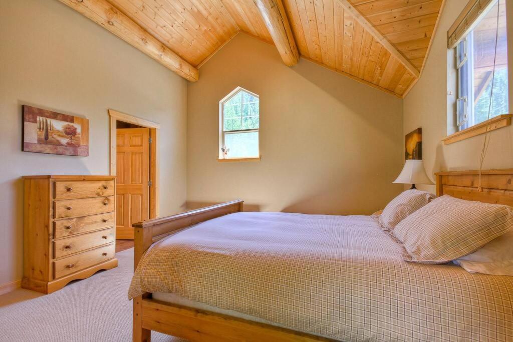 Morrisey Chalet At Sun Peaks Εξωτερικό φωτογραφία